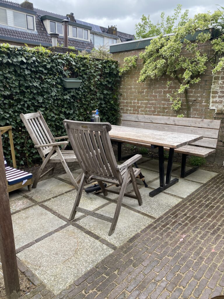 Na: oude waaltjes gecombineerd met nieuwe betontegels