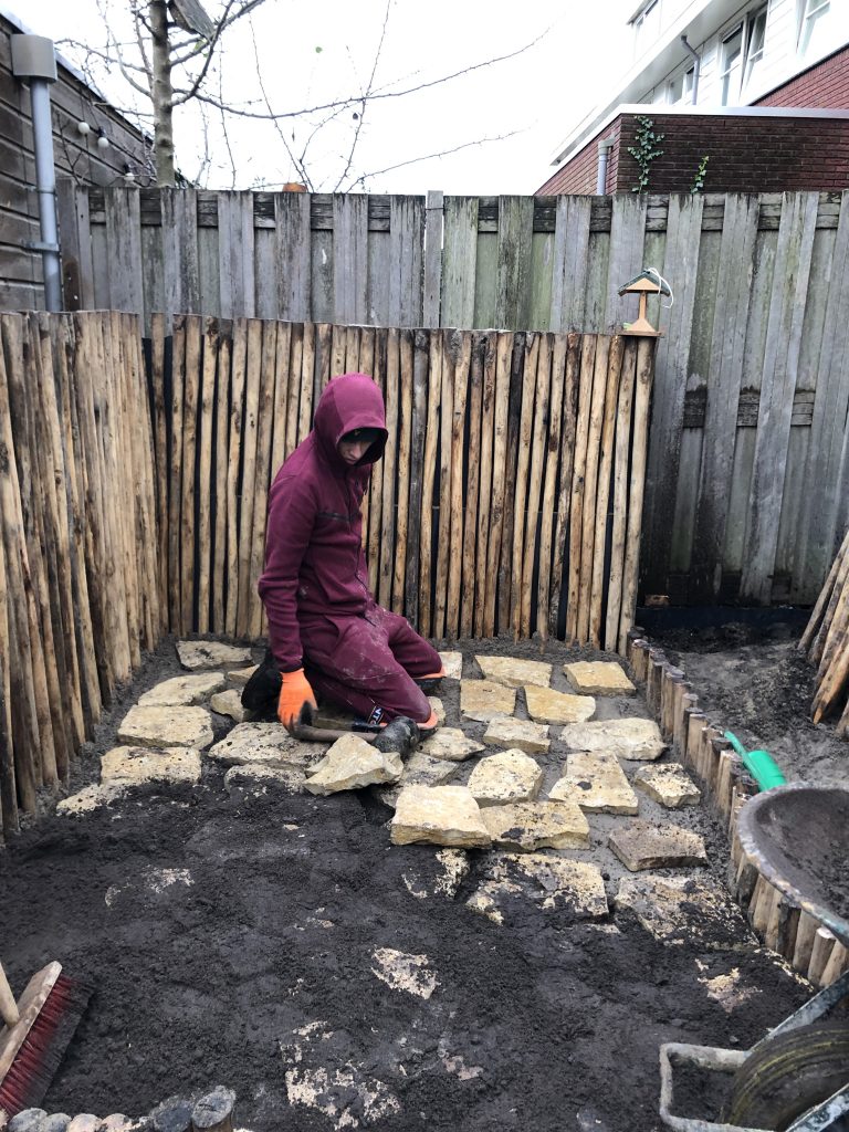 Aanleg: flagstones op terras